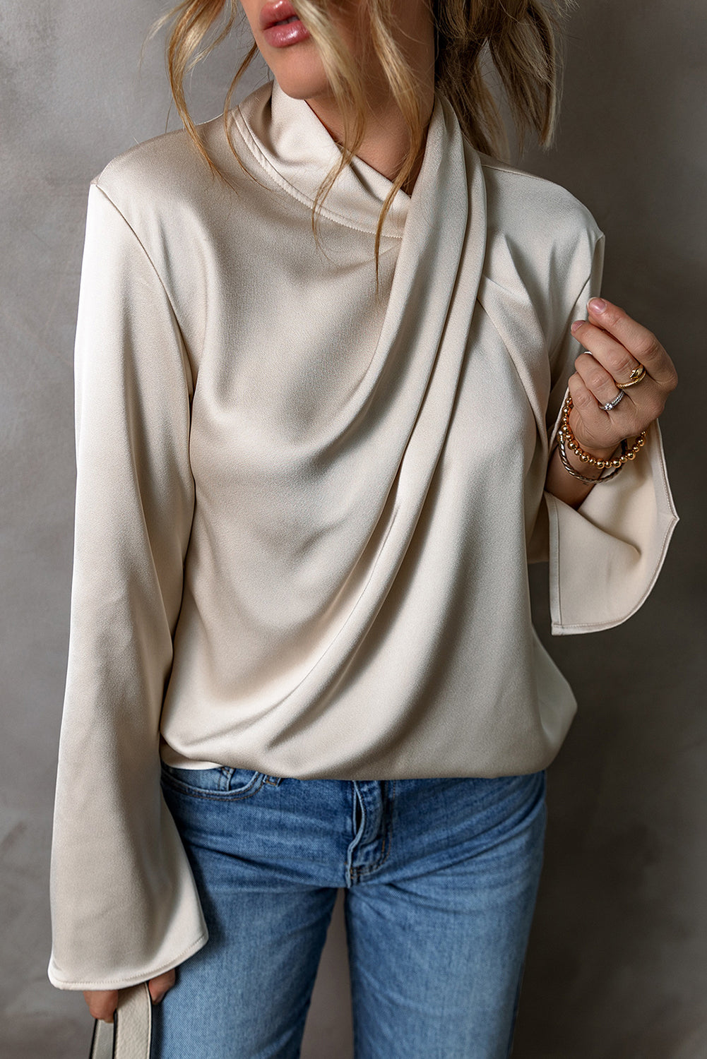 Satinbluse mit Kreuzfront und Rückenschlitz – Annika