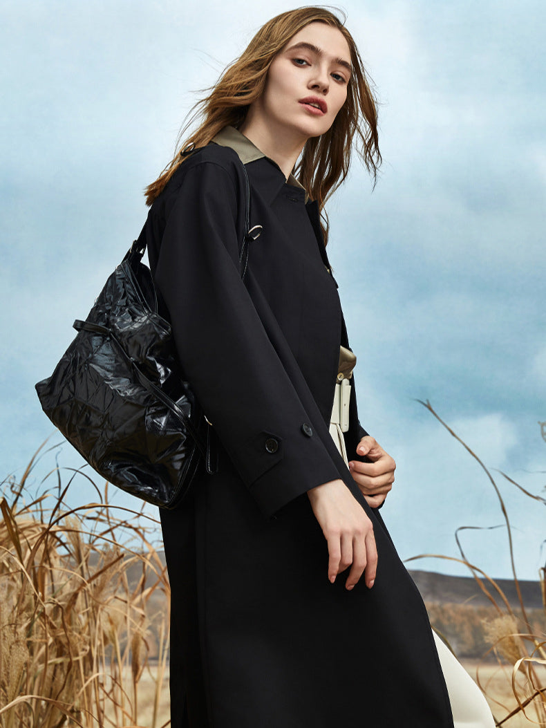 Modischer, eleganter Trenchcoat