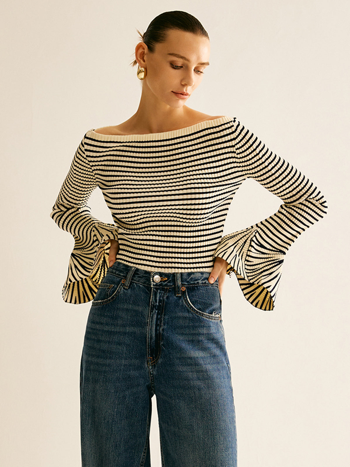 Gestreiftes Damen-Shirt mit Cold-Shoulder – Selene