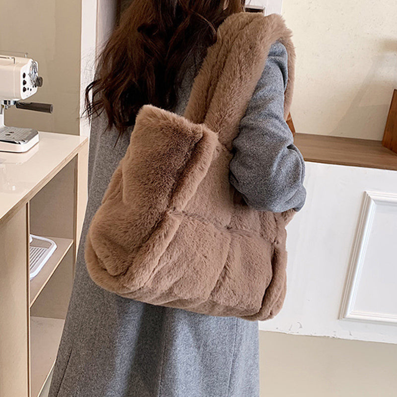 Schicke Plüsch-Handtasche Für Gemütlichen Winterstil Für Frauen