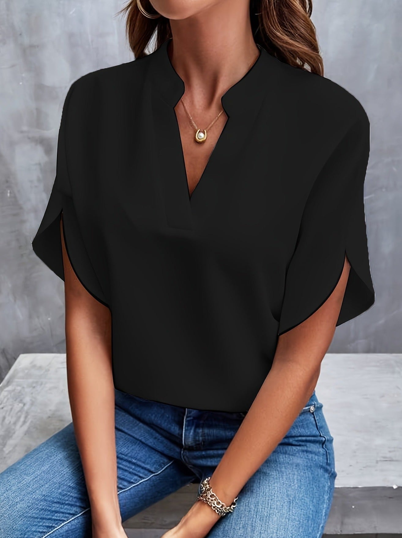 Elegante kurzärmlige Bluse mit tiefem Ausschnitt und V-Ausschnitt