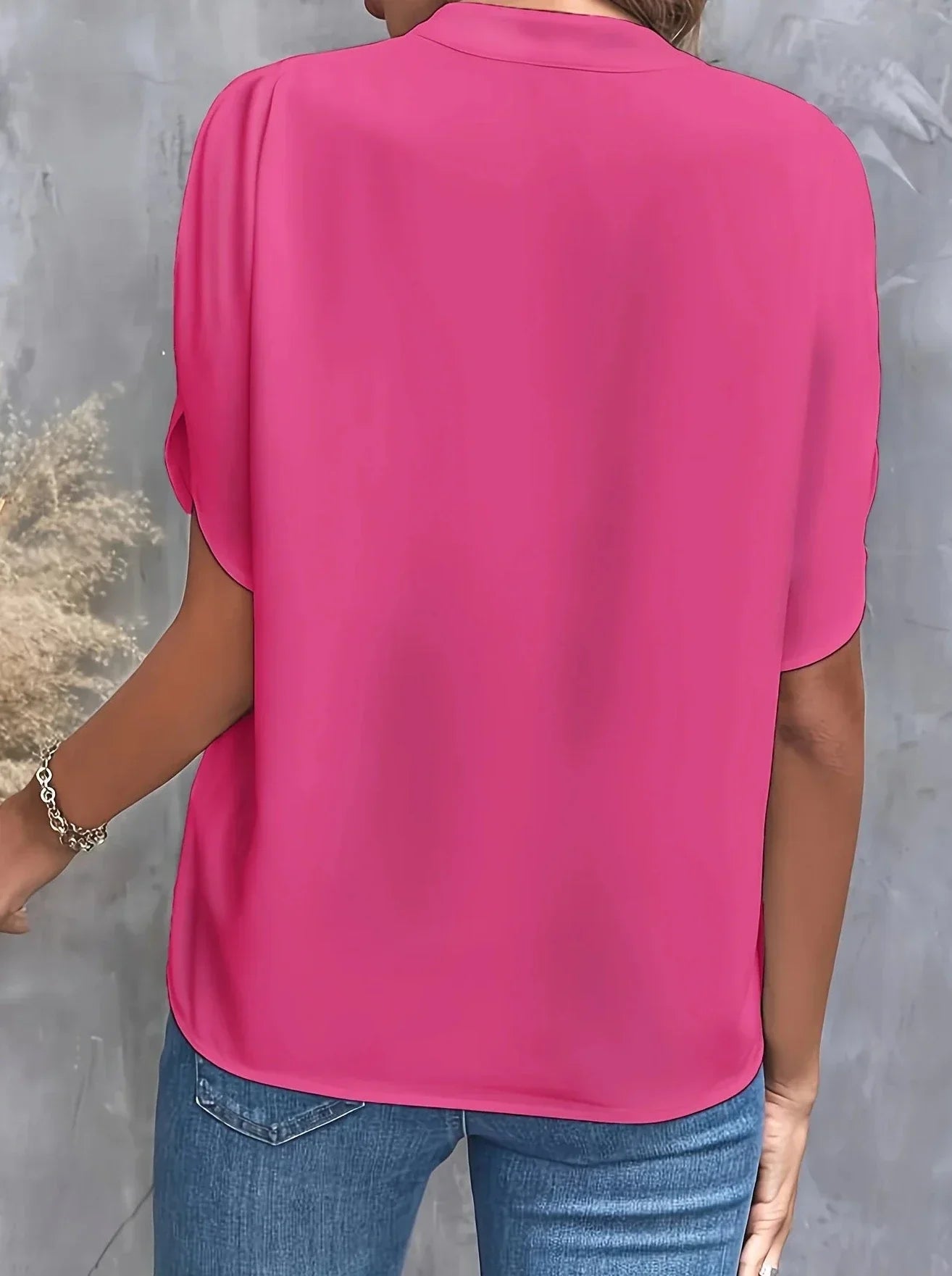 Elegante kurzärmlige Bluse mit tiefem Ausschnitt und V-Ausschnitt
