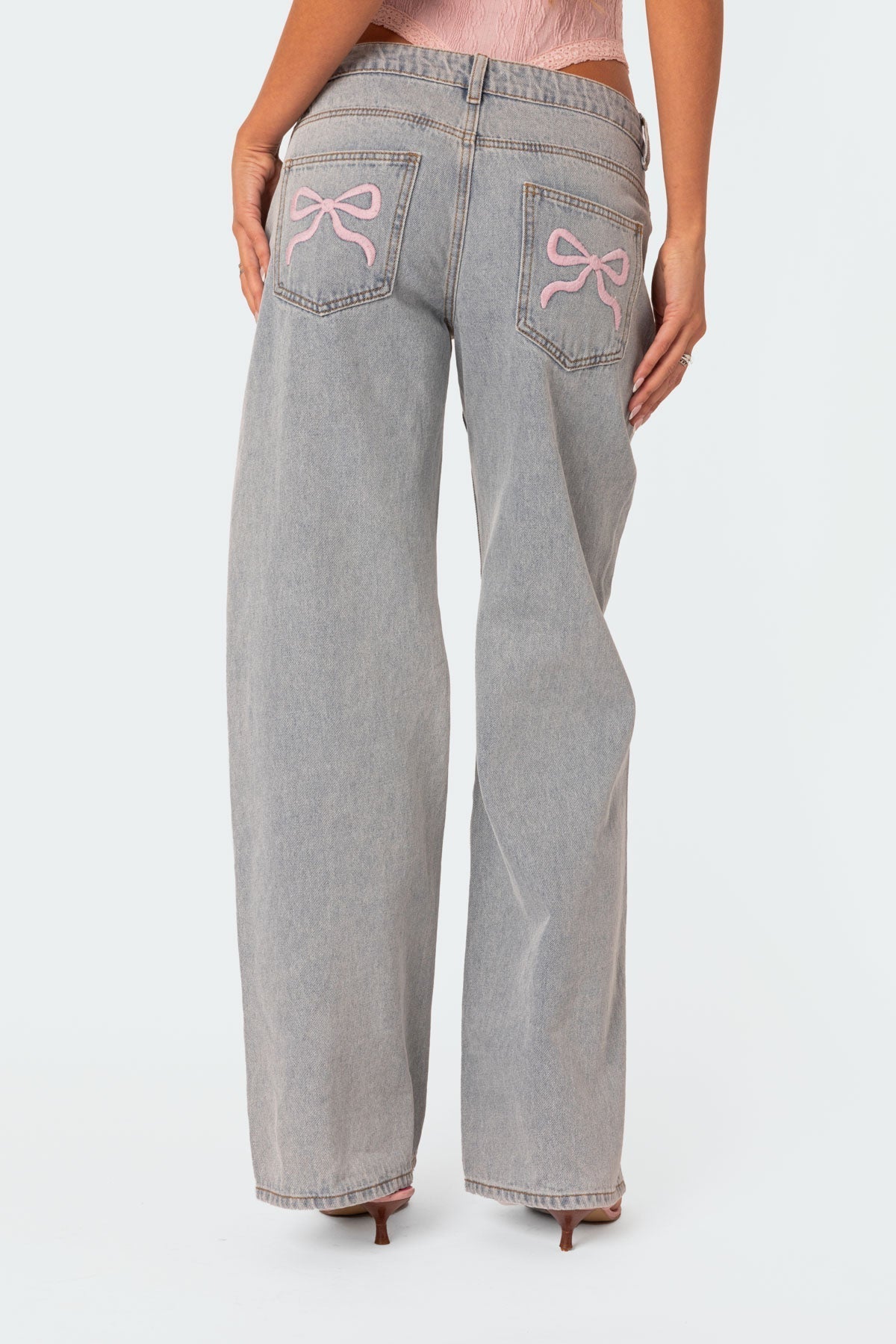 Avenlith - Jeans mit lockerer Passform und Fliege