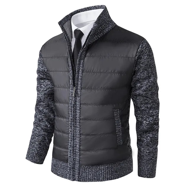 Schlichte Pufferjacke mit strukturierten Strickakzenten