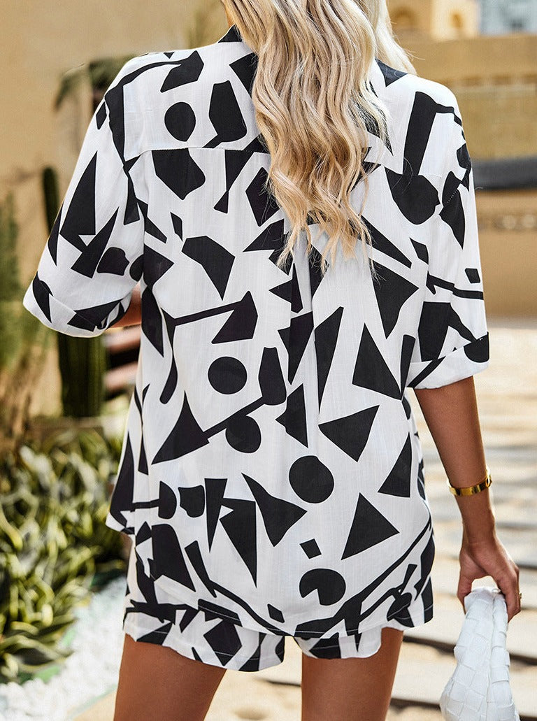 Zweiteiliges Shorts-Set mit geometrischem Muster in Schwarz und Weiß