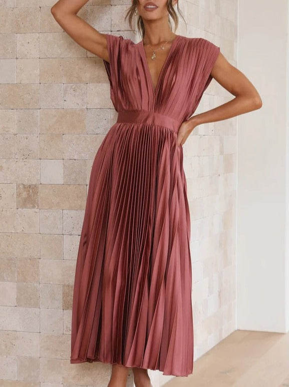 Ziegelrotes lässiges Plisseekleid mit V-Ausschnitt