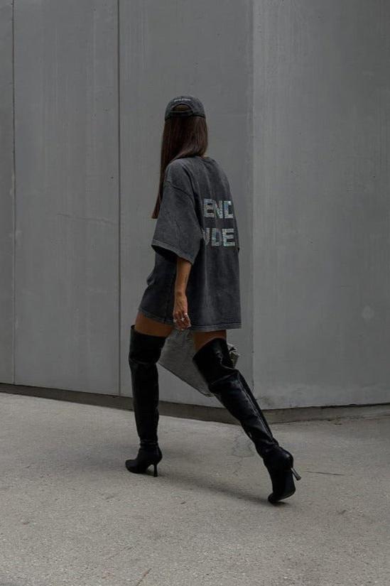 Trendy Oversize Streetwear Baumwollhemd mit Distressed-Letter-Print