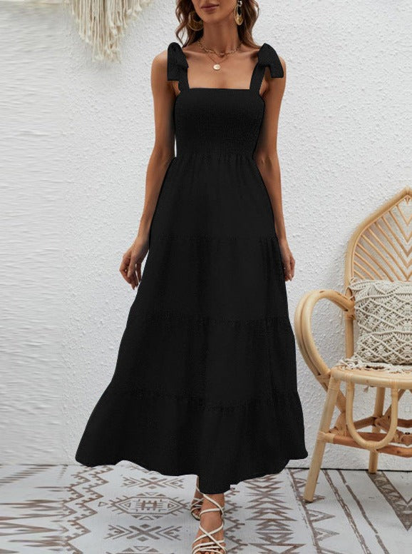 Ärmelloses Neckholder-Midikleid mit Smokarbeit und Stufen