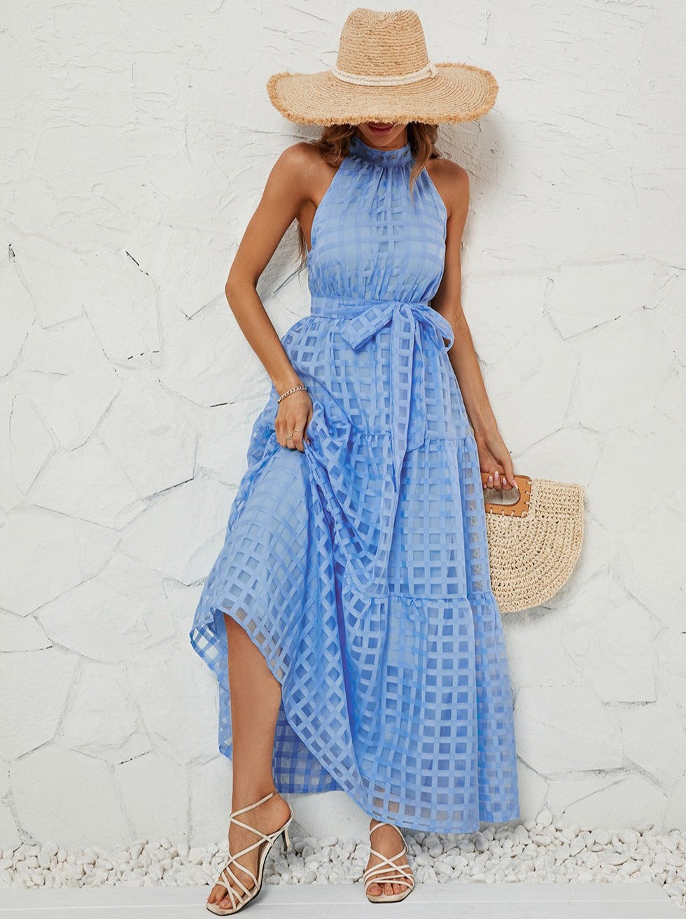 Blaues Neckholder-Maxikleid aus Netzstoff mit Gürtel