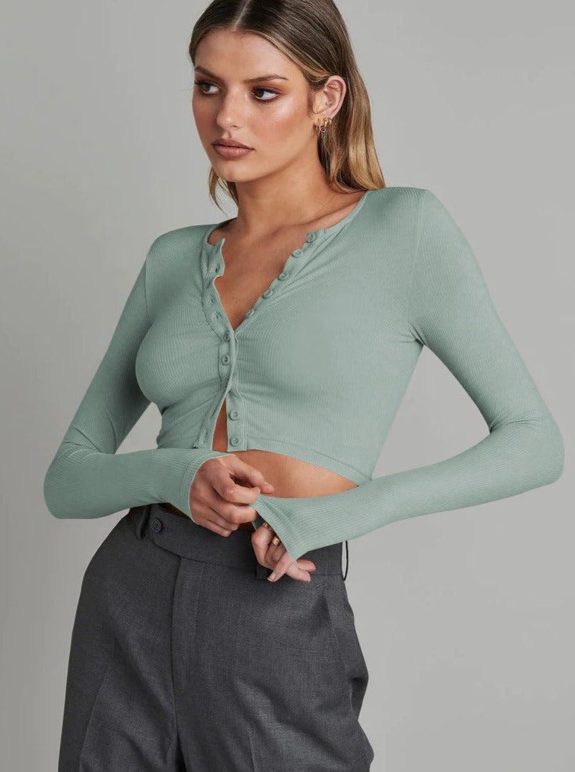 Dunkelgrüne Strickjacke mit langen Ärmeln und Knöpfen