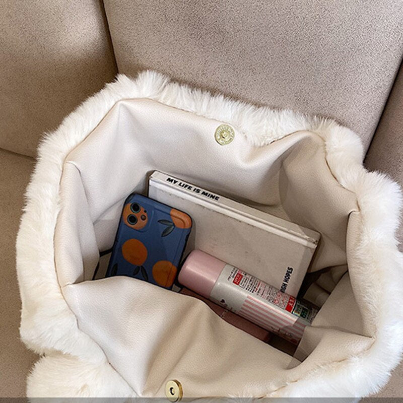 Schicke Plüsch-Handtasche Für Gemütlichen Winterstil Für Frauen
