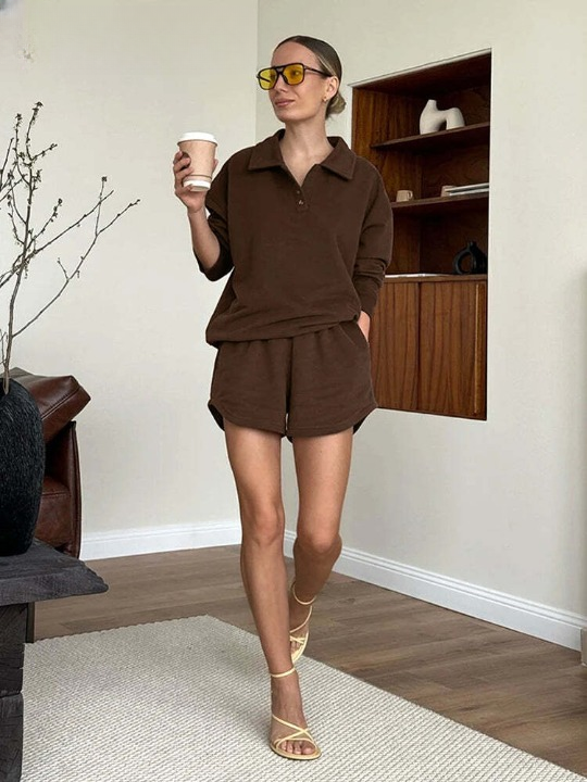 Olivia | Polo-Sweatshirt und Baggy Shorts