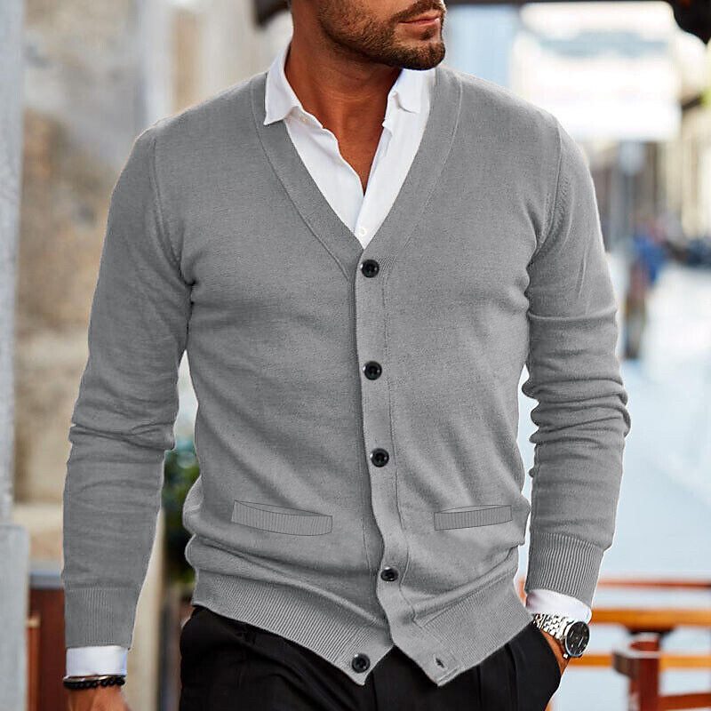 Bequeme Strickjacke mit Knöpfen