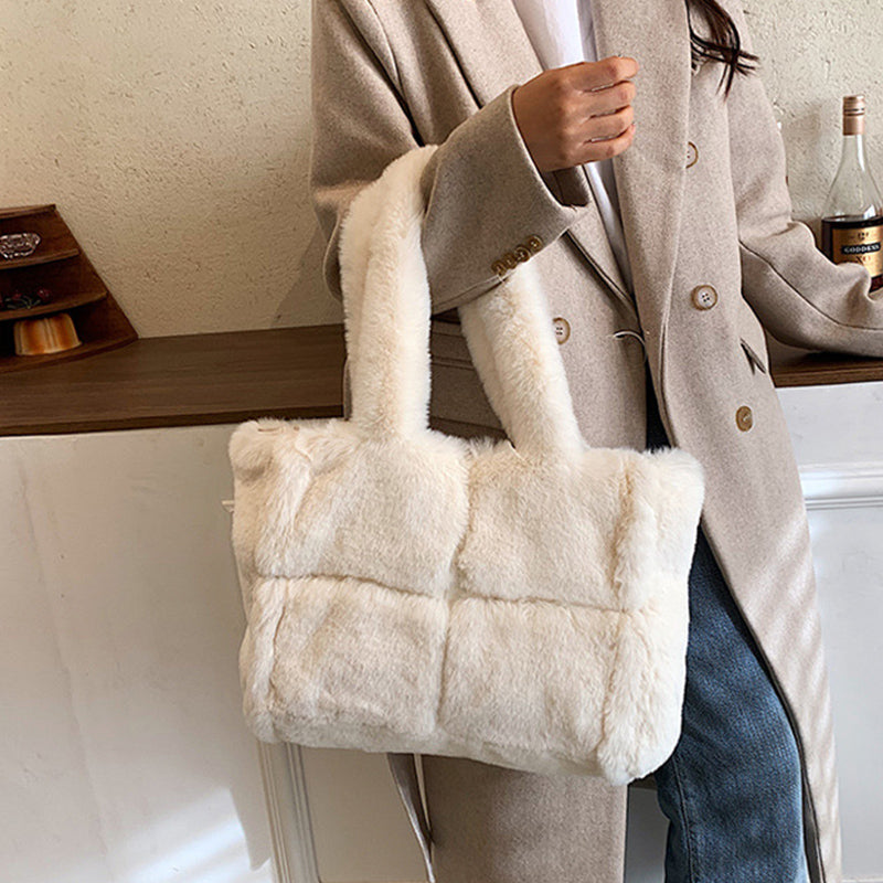 Schicke Plüsch-Handtasche Für Gemütlichen Winterstil Für Frauen