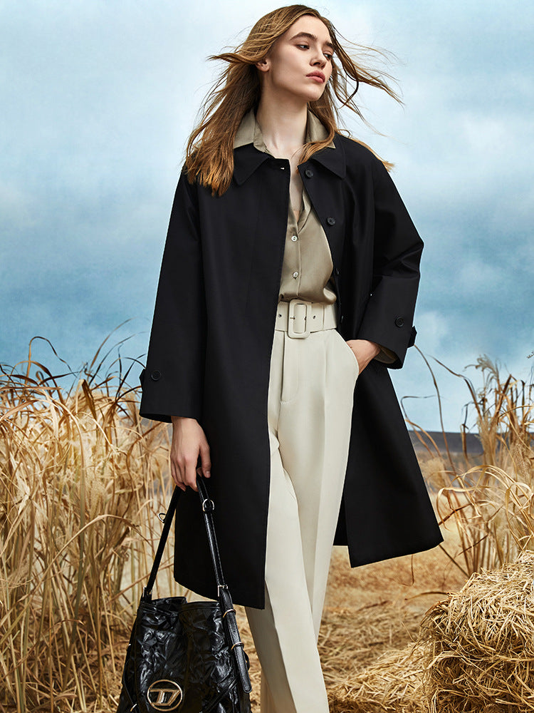 Modischer, eleganter Trenchcoat