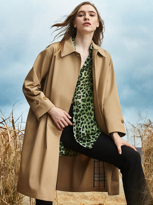 Modischer, eleganter Trenchcoat