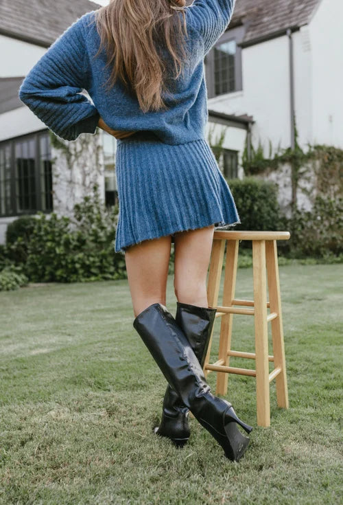 Anelia | Eleganter plissierter pullover und rock aus wildleder
