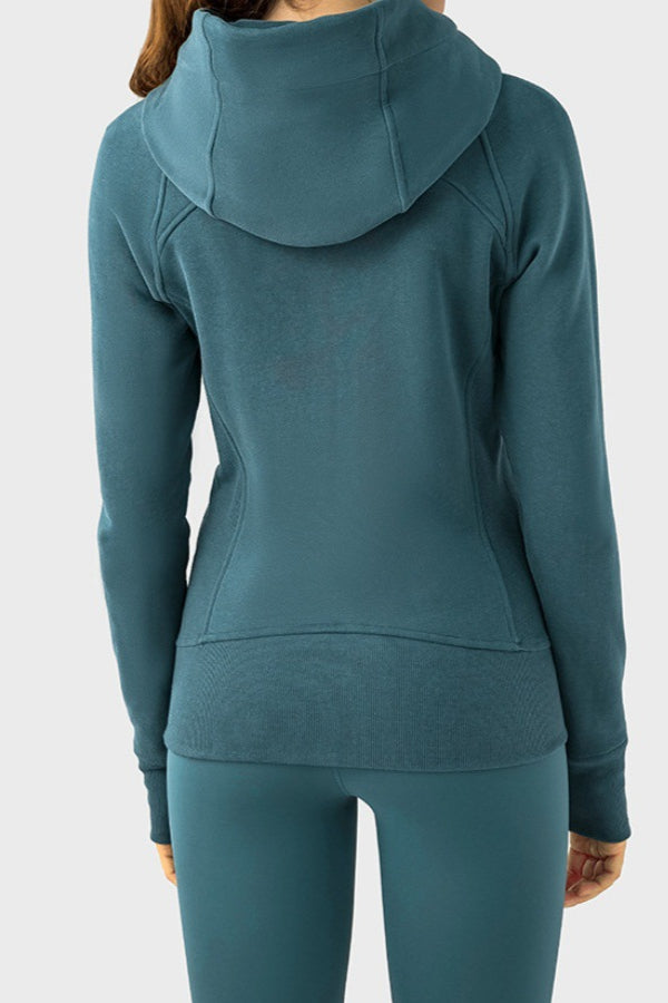 Dicke, warme Sportjacke mit Kapuze