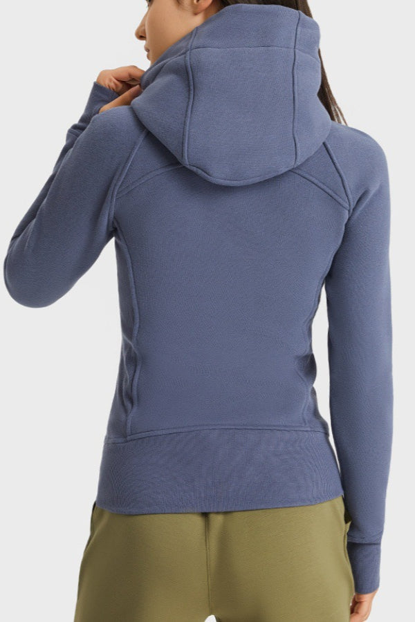 Dicke, warme Sportjacke mit Kapuze