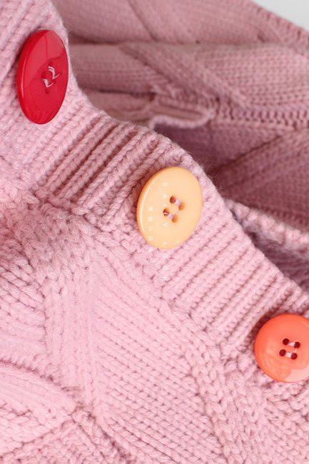 Verspielte weiße Strickjacke mit Stickerei