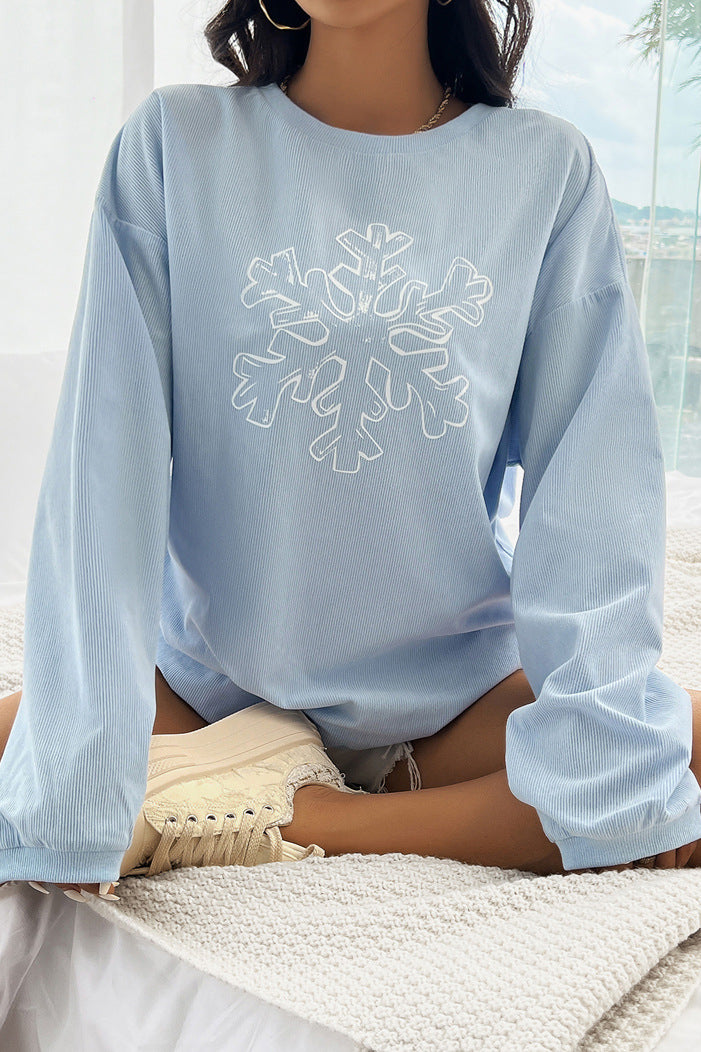 Weißer Pullover mit Schneeflocken-Print