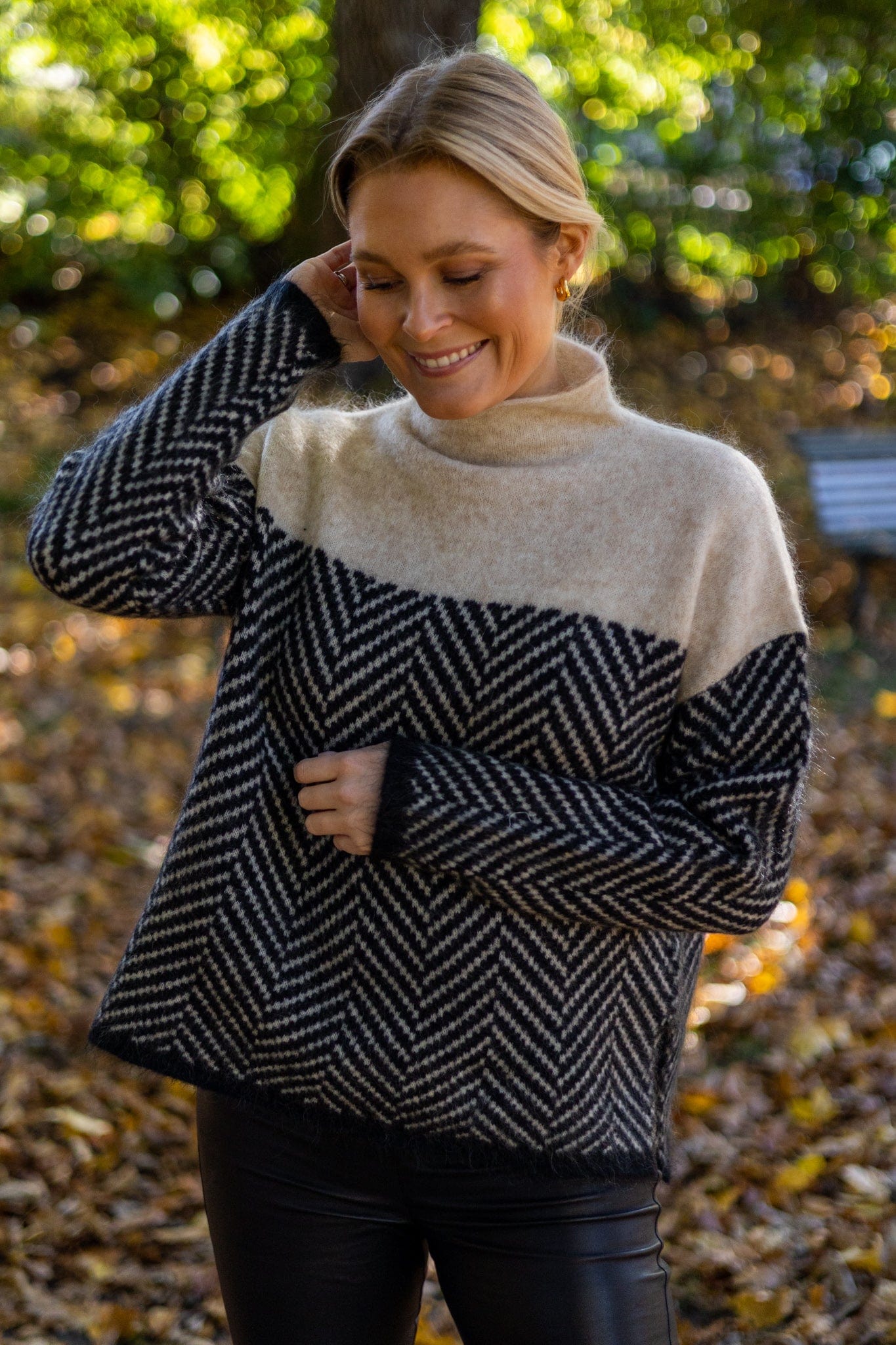 Nora | Damen Mesh-Bluse mit Kontrast und hohem Kragen