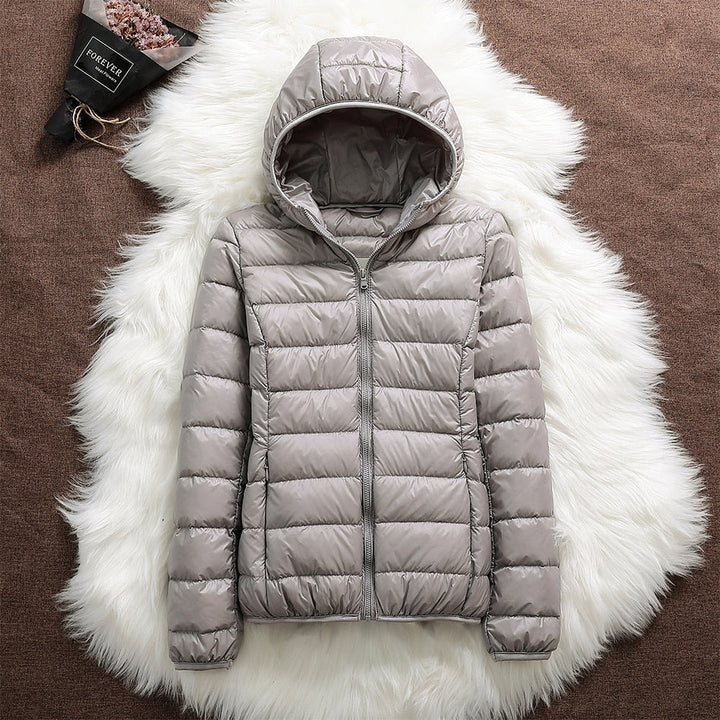 Gesteppte leichte Daunenjacke mit Kapuze