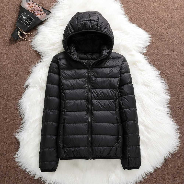 Gesteppte leichte Daunenjacke mit Kapuze